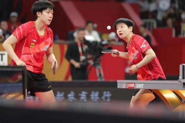 混团世界杯赛  国乒七连胜 马龙莎头率队8比1力克德国
