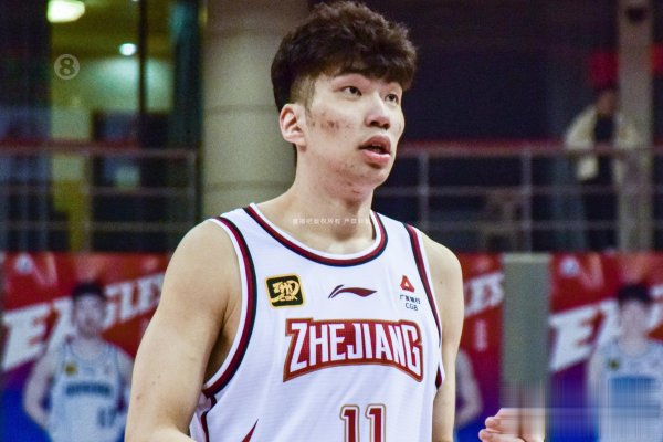 媒体人: 余嘉豪去年和西甲、西乙俱乐部接触过 但还有合同未成行