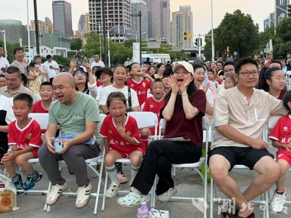“汉超”汉阳队出征 王霜任助理指导教练员
