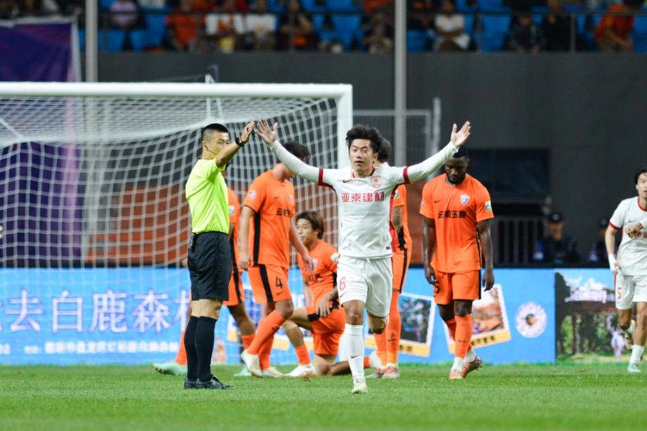 [图]张华晨破门奥斯卡点射 长春亚泰1-1云南玉昆中超联赛直播在线观看免费