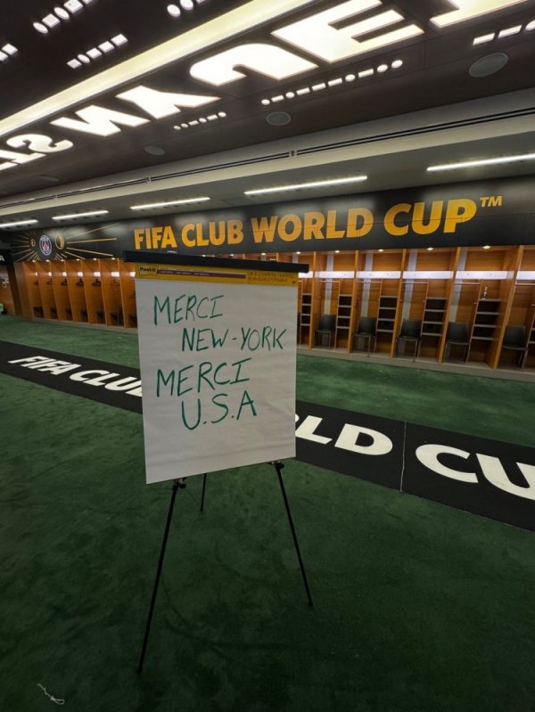 世俱杯征程结束！巴黎更衣室留下文字：谢谢纽约、谢谢美国