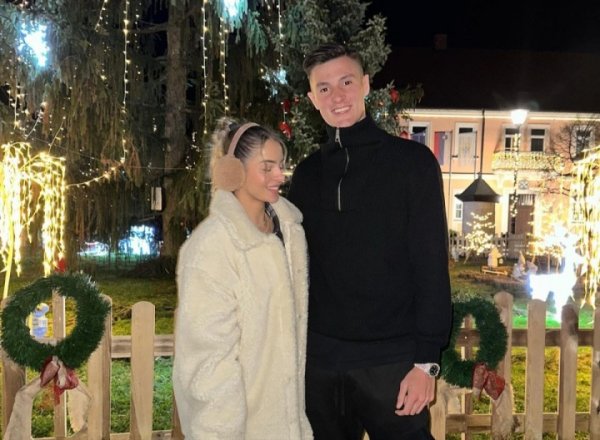 姐弟恋！太阳报介绍舍什科女友：相差5岁 她哥参加爱情岛一炮走