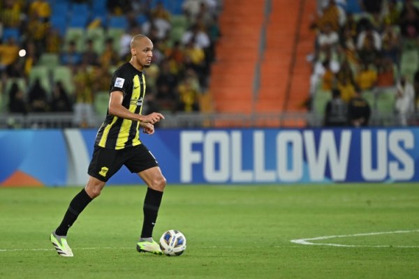 记者：利雅得青年人有意租借法比尼奥，吉达联合需承担大部分工资