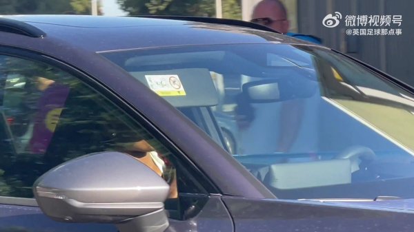 【入职提新车】拉什福德开着巴萨送的新款CUPRA抵达练习  