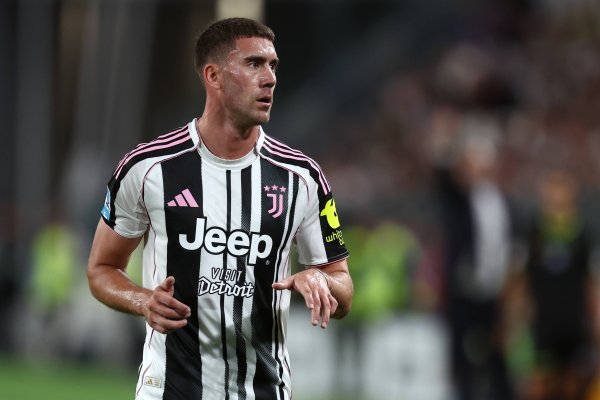 斯基拉：阿莱格里正推动签DV9 但米兰CEO富拉尼认为交易过