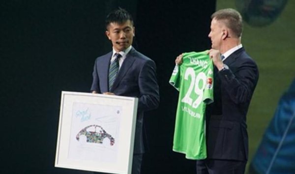 罕见! 张稀哲回应当年德甲经历: 看台“戴帽”+当卖车“张经