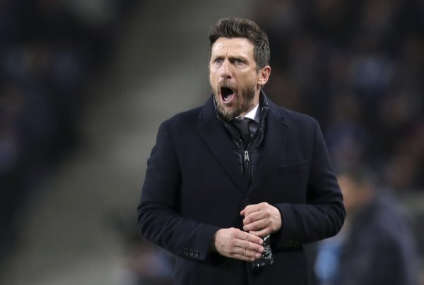 莱切主帅：卡马达被换下是因为头部受撞击，他忘记了一些事情