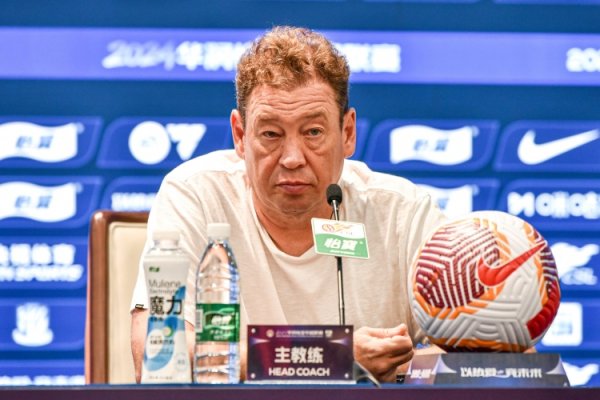 东体：路易斯负伤  后申花或变阵为4321，谁与阿苏埃搭档是