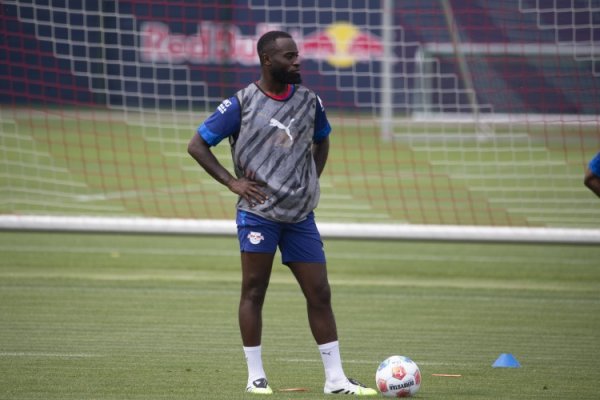 记者：诺丁汉森林接近签下萨沃纳，已退赛对海特勒伊达的争夺