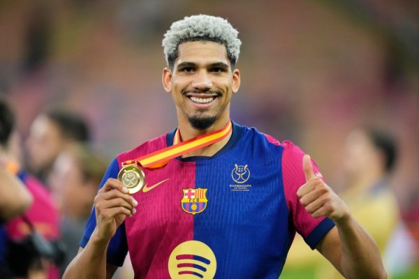 马卡: 阿劳霍飞回巴塞罗那花了将近24小时, 但下飞机立刻投