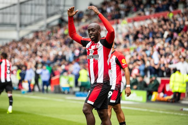 天空体育：纽卡敲定沃尔特马德后不会再追拉尔森，仍想签下维萨