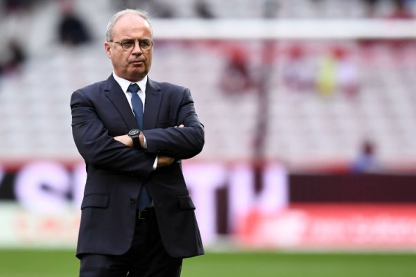 RMC：巴黎0-1马赛中场球员休息时，巴黎总监坎波斯对马赛的