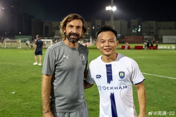 周通晒与皮尔洛合影：见到儿时的偶像❤️🖤