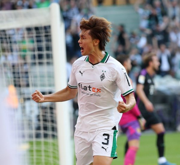 记者：日本球员板仓滉将加盟阿贾克斯，转会费1050万+200