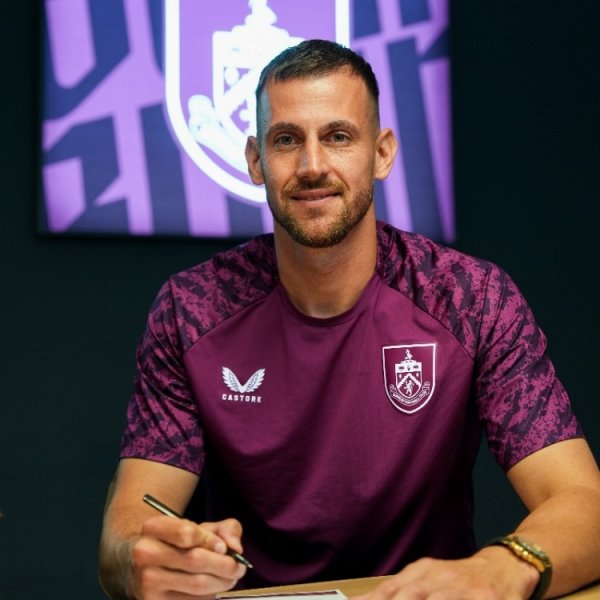 官方：纽卡守门员杜布拉夫卡转会伯恩利，签约1年&身披