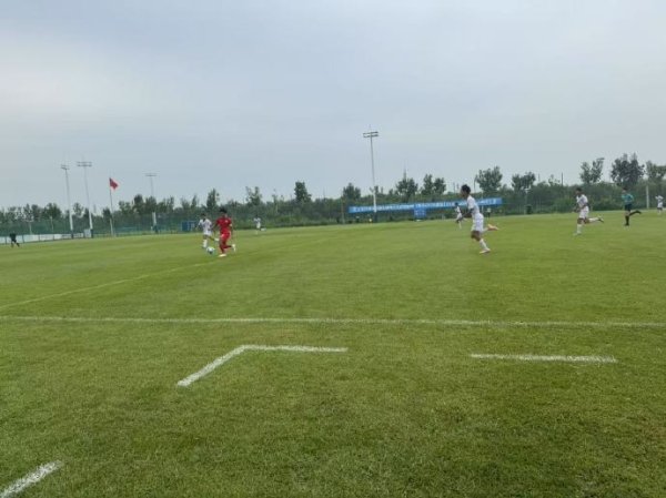 青少年男足初中年龄段U15组总总决赛  ，上海海港3:1石嘴