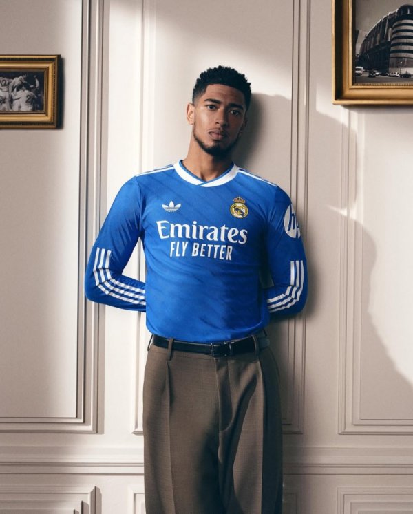 皇马新赛季第三运动活动    服  亮相！贝林厄姆社媒：标志