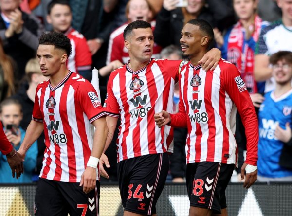 6轮11分暂居第三，桑德兰成12-13赛季来前6轮积分最多的