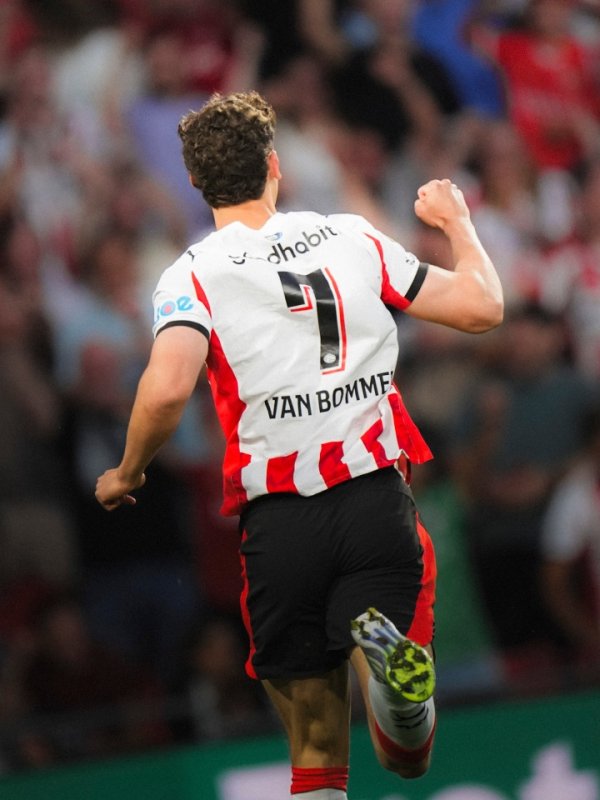 首秀技惊四座！21岁小范博梅尔边路直接起脚，轰外脚背世界波