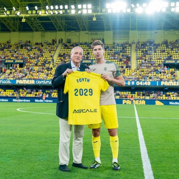 官方：比利亚雷亚尔与阿根廷右后场球员福伊斯续约至2029年6