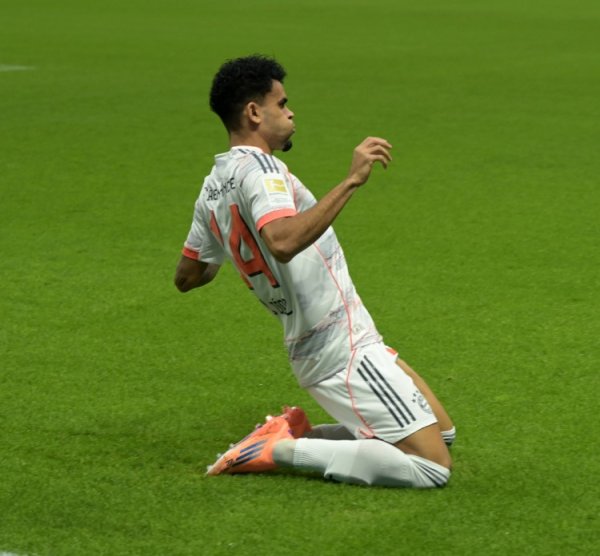 强援！迪亚斯本赛季场均评分8.17，五大职业联赛  仅次于凯