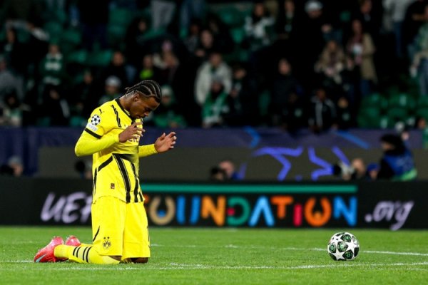 德媒: 丘库埃梅卡膝盖存在游离体需接受手术, 多特决定冬歇期