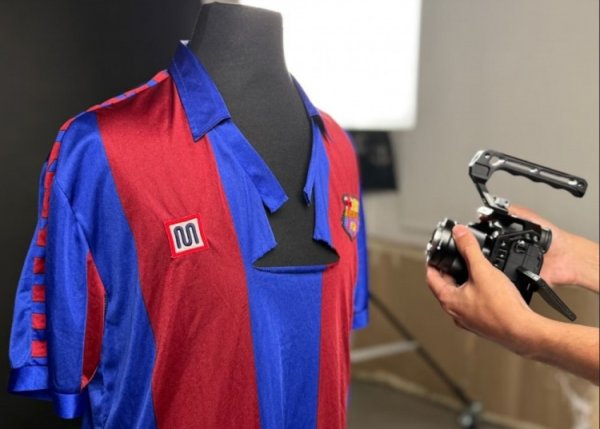 阿斯报：马拉多纳生前多件物品将被拍卖，含对阵毕巴被撕破运动活