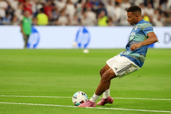 姆巴佩生涯第4次在欧冠独中三元追平本泽马，仅次于梅罗、莱万