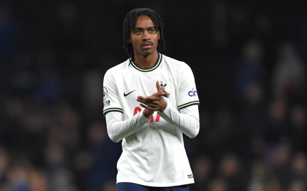 罗马诺：斯宾塞已经与热刺签下续约合同，即将官宣