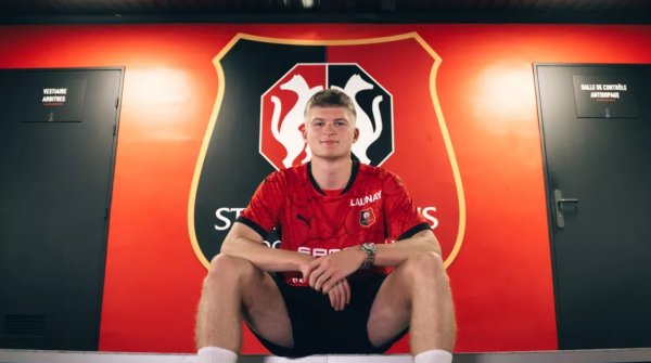 罗马诺：帕尔马有意雷恩21岁中场球员乔丹-詹姆斯，正在推进转