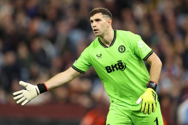 记者：大马丁进行了赛前热身  但感到小腿肌群  焦灼  ，所