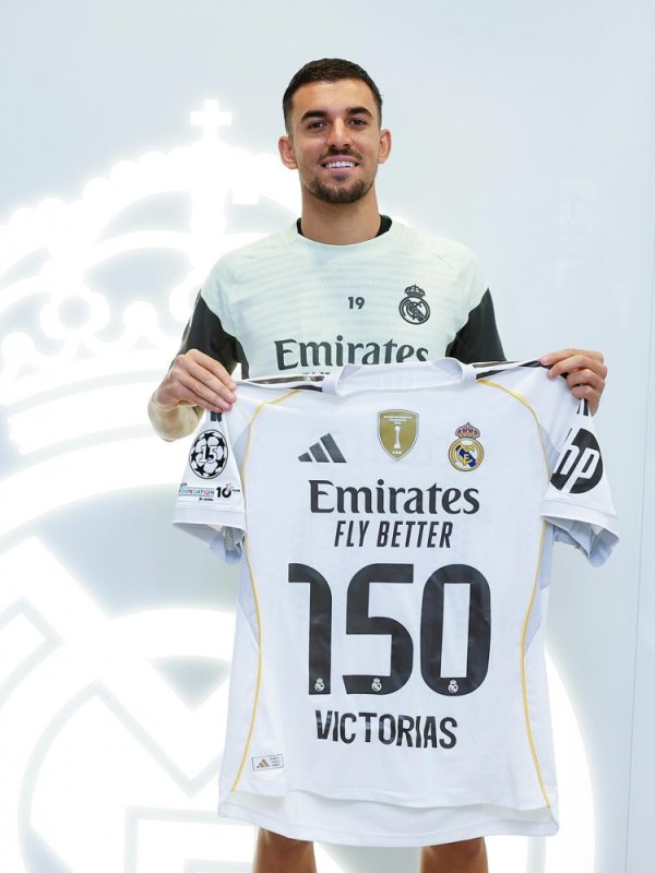 里程碑！塞巴略斯获赠皇马生涯150胜纪念运动活动    服