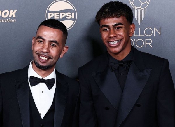 记者：亚马尔父亲不满巴萨未给亚马尔金球奖造势，更衣室感到反感