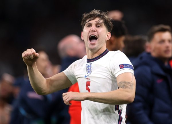 泰晤士：斯通斯因受伤  困扰曾一度打算退役 他是英格兰的后防