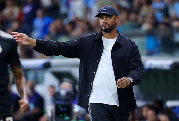 孔帕尼：我们上半场创造很多机会，但最令我满意是队伍  凝聚力