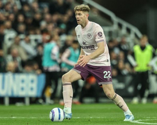 邮报：曼联、利物浦和热刺关注布伦特福德24岁中卫科林斯