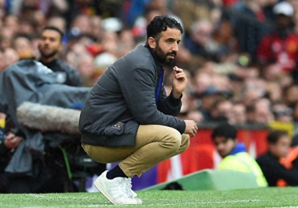 邮报: 阿莫林德比后只回答了四名记者的提问, 就被高层带离发