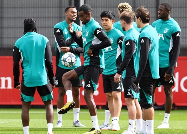 英超蝉联第一名    第一名  利物浦即将出战本赛季的欧冠职