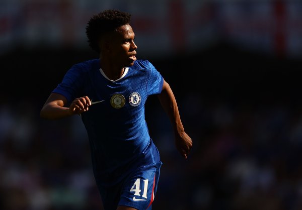 吉乌先创蓝军最年轻欧冠破门记录  ，33分钟后被18岁埃斯特